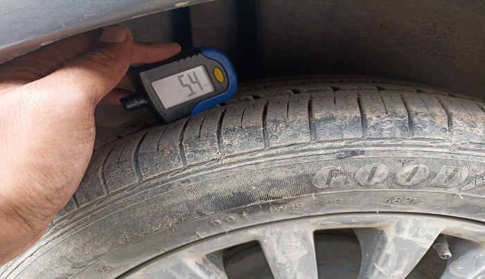 2015 Maruti Ciaz ZDI+, Diesel, Manual, 79,231 km, tyre