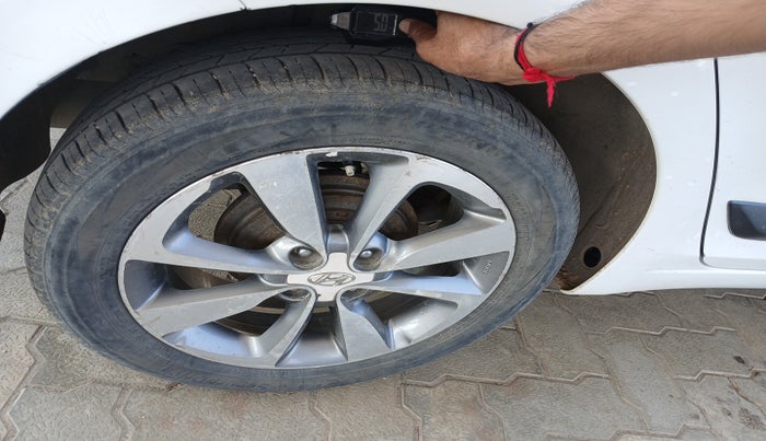 2015 Hyundai Elite i20 ASTA 1.4 CRDI (O), Diesel, Manual, 1,02,208 km, tyre