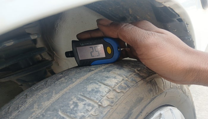 2013 Maruti Alto LXI, Petrol, Manual, 1,52,114 km, tyre