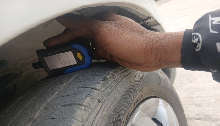 2013 Maruti Alto LXI, Petrol, Manual, 1,52,114 km, tyre