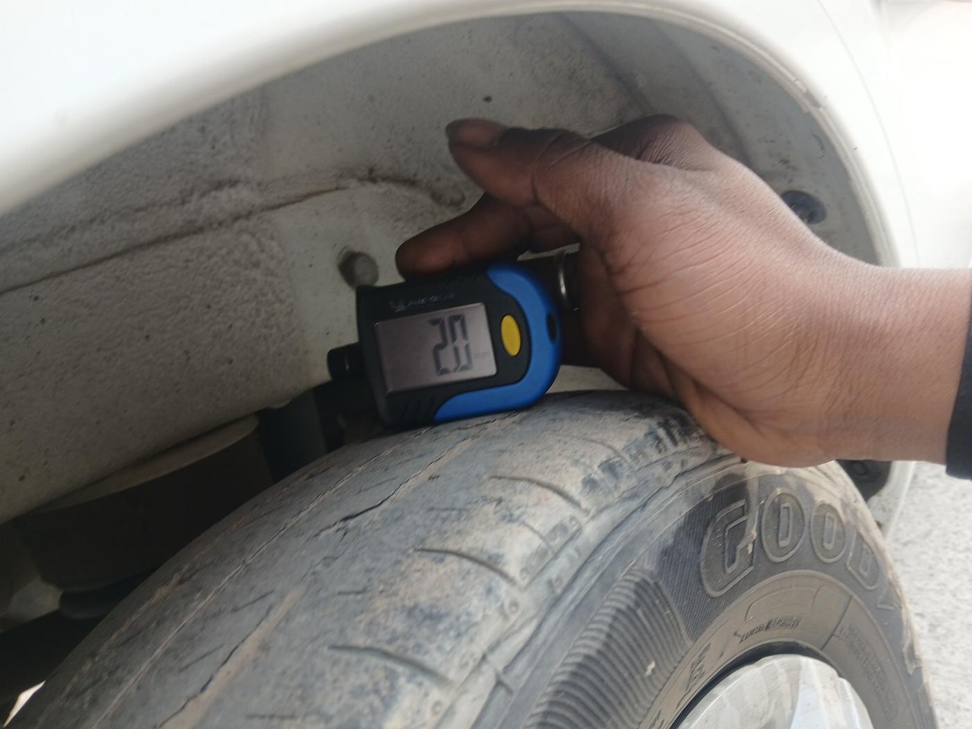 2013 Maruti Alto LXI, CNG, Manual, 1,52,114 km, tyre