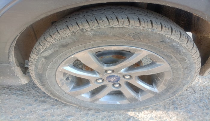 2018 Ford FREESTYLE TITANIUM 1.2 PETROL, Petrol, Manual, 1,06,872 km, tyre