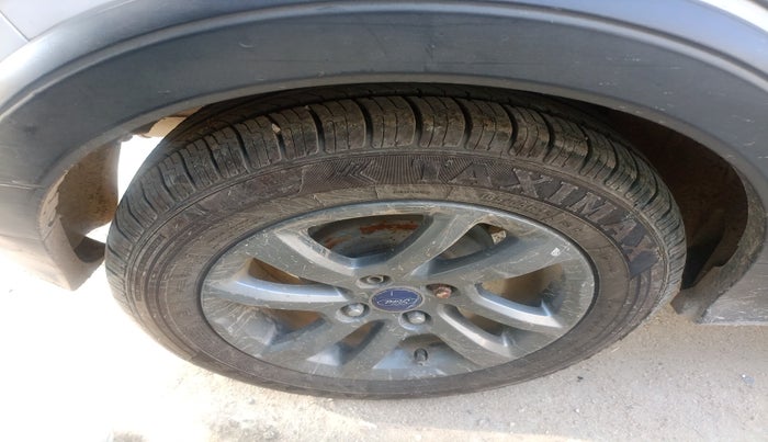 2018 Ford FREESTYLE TITANIUM 1.2 PETROL, Petrol, Manual, 1,06,872 km, tyre