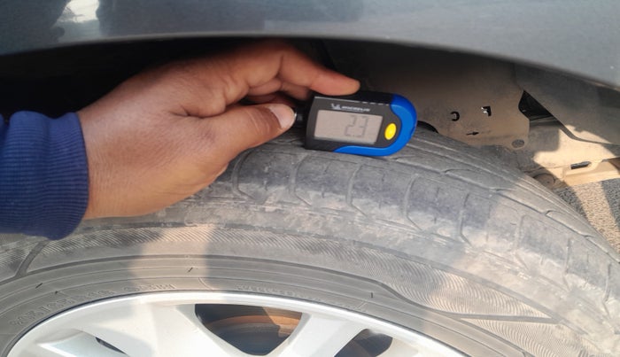 2017 Toyota Innova Crysta 2.8 GX AT 7 STR, Diesel, Automatic, 89,666 km, tyre