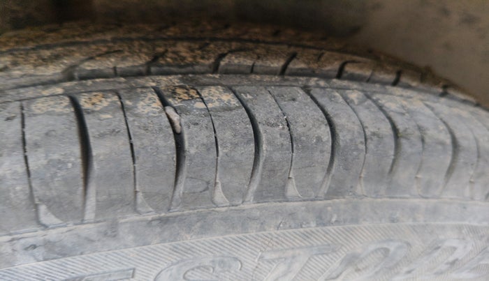 2017 Maruti Swift Dzire VDI, Diesel, Manual, 70,778 km, tyre