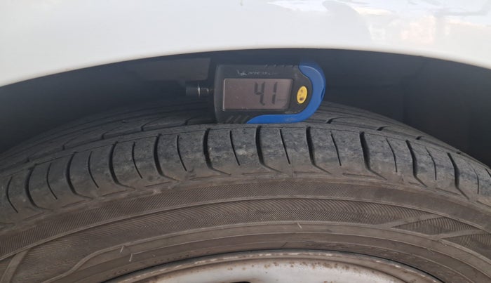 2016 Chevrolet Beat LT PETROL, Petrol, Manual, 1,36,116 km, tyre