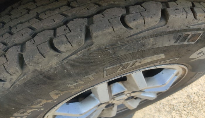 2016 Mahindra TUV300 T8, Diesel, Manual, 79,599 km, tyre