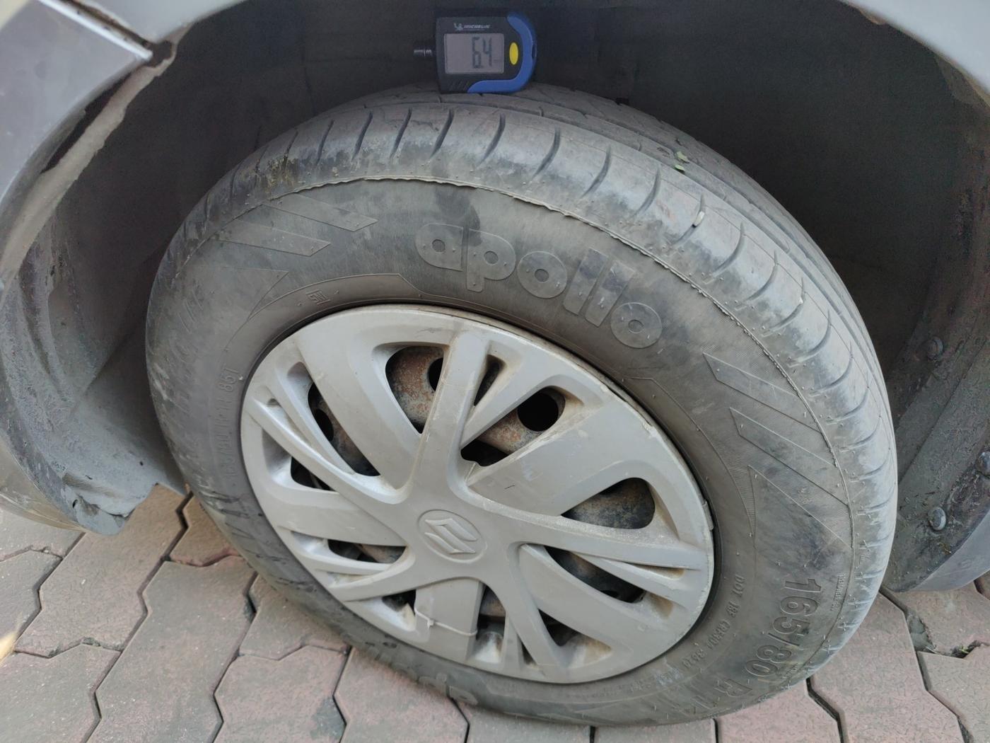 2017 Maruti Swift VXI O, CNG, Manual, 1,56,039 km, tyre