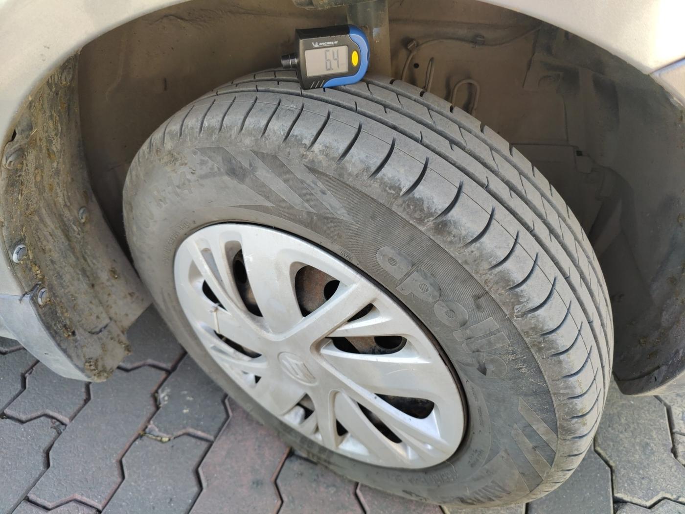 2017 Maruti Swift VXI O, CNG, Manual, 1,56,039 km, tyre