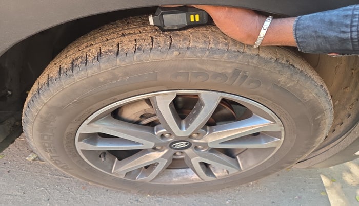 2014 Hyundai Santa Fe 4 WD AT, Diesel, Automatic, 1,71,023 km, tyre