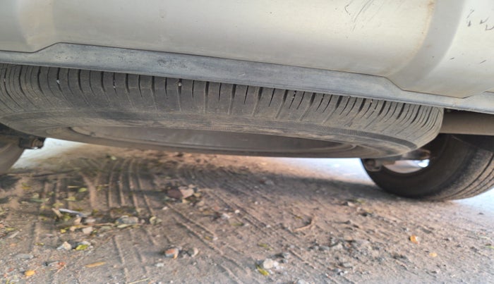 2014 Hyundai Santa Fe 4 WD AT, Diesel, Automatic, 1,71,023 km, tyre