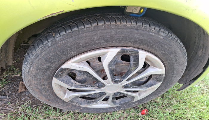 2010 Ford Figo LXI 1.4 DIESEL, Diesel, Manual, 1,07,756 km, tyre