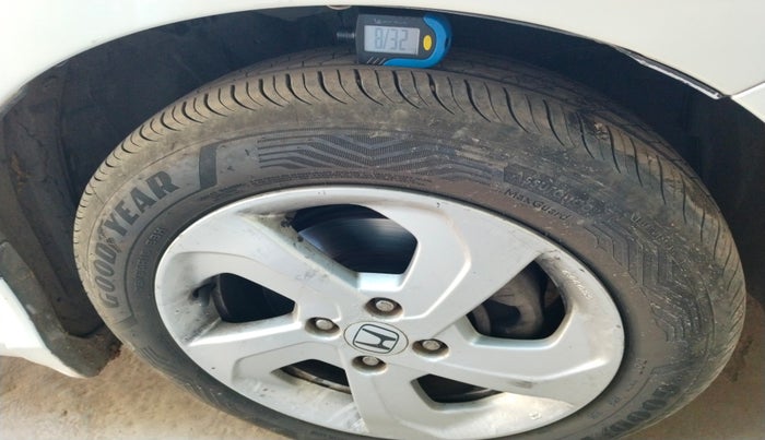 2016 Honda City 1.5L I-VTEC VX CVT, Petrol, Automatic, 1,19,027 km, tyre