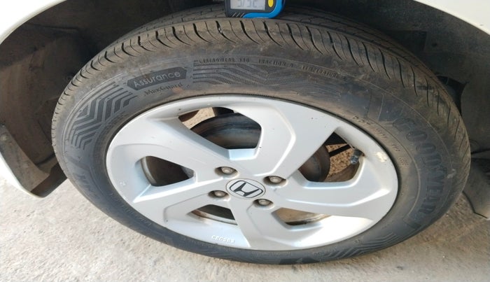 2016 Honda City 1.5L I-VTEC VX CVT, Petrol, Automatic, 1,19,027 km, tyre