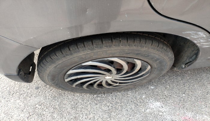 2013 Maruti Swift Dzire VDI, Diesel, Manual, 1,10,800 km, tyre