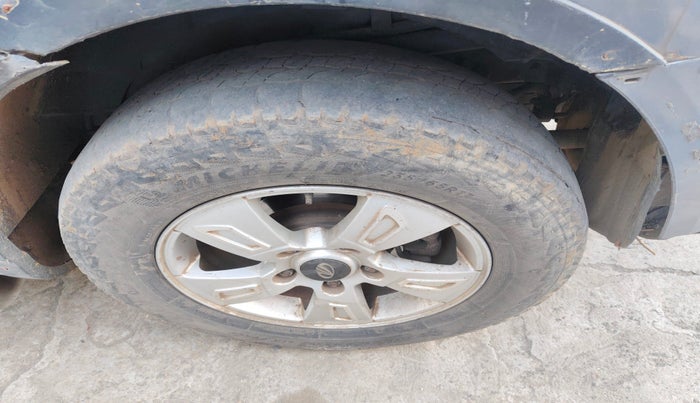 2013 Mahindra XUV500 W8, Diesel, Manual, 1,66,776 km, tyre