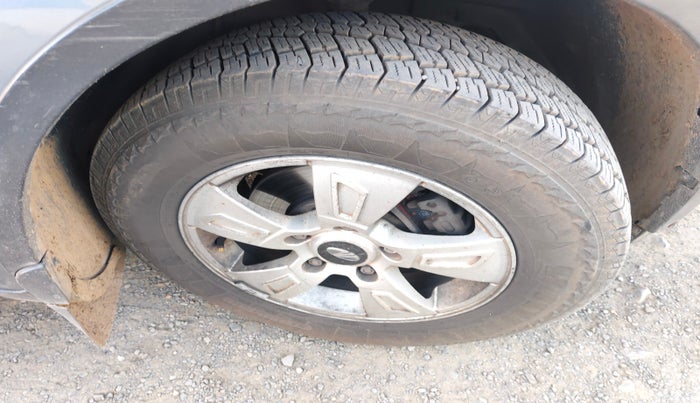 2013 Mahindra XUV500 W8, Diesel, Manual, 1,66,776 km, tyre