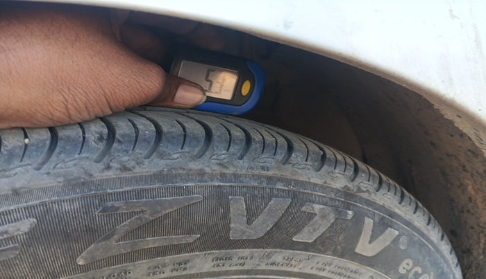 2014 Hyundai Grand i10 ASTA 1.1 CRDI, Diesel, Manual, 1,35,310 km, tyre