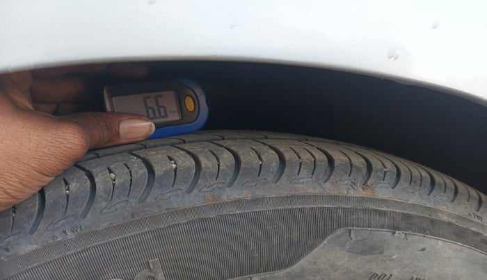 2014 Hyundai Grand i10 ASTA 1.1 CRDI, Diesel, Manual, 1,35,310 km, tyre