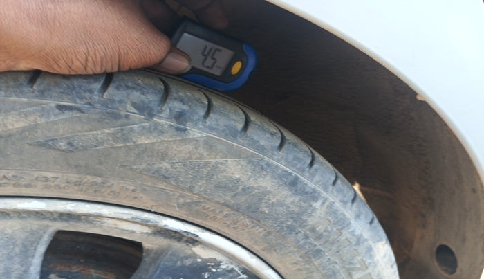 2014 Hyundai Grand i10 ASTA 1.1 CRDI, Diesel, Manual, 1,35,310 km, tyre