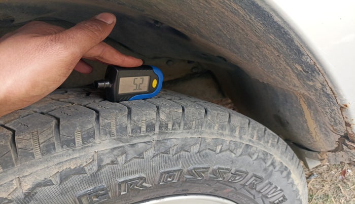 2016 Mahindra TUV300 T8, Diesel, Manual, 1,40,205 km, tyre