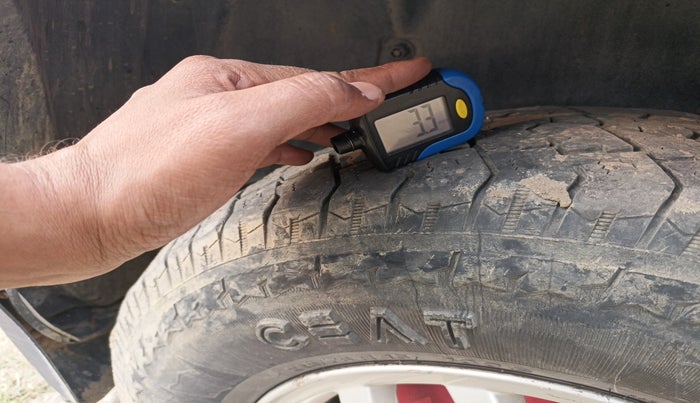 2016 Mahindra TUV300 T8, Diesel, Manual, 1,40,205 km, tyre