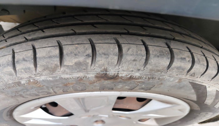 2020 Renault Kwid RXT 1.0 AMT (O), Petrol, Automatic, 77,841 km, tyre