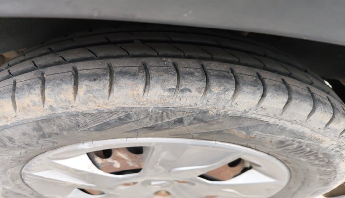 2020 Renault Kwid RXT 1.0 AMT (O), Petrol, Automatic, 77,841 km, tyre