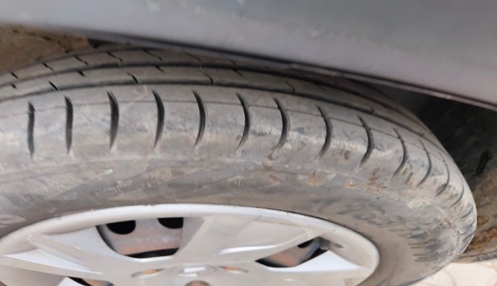 2020 Renault Kwid RXT 1.0 AMT (O), Petrol, Automatic, 77,841 km, tyre