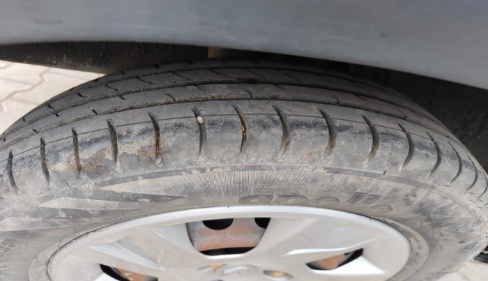 2020 Renault Kwid RXT 1.0 AMT (O), Petrol, Automatic, 77,841 km, tyre