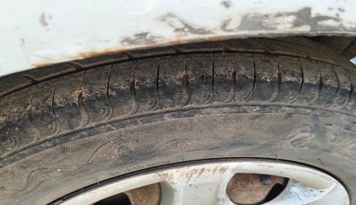 2010 Hyundai Accent GLE, Petrol, Manual, 1,59,256 km, tyre