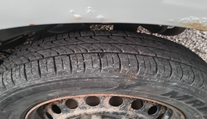 2015 Datsun Go T, Petrol, Manual, 93,933 km, tyre