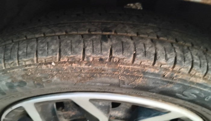 2015 Datsun Go T, Petrol, Manual, 93,933 km, tyre