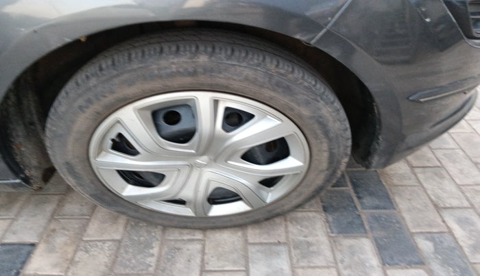 2022 Tata ALTROZ XM PLUS PETROL, Petrol, Manual, 23,475 km, tyre