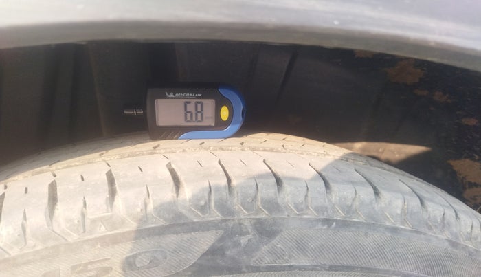 2020 Maruti XL6 ZETA AT, Petrol, Automatic, 90,618 km, tyre