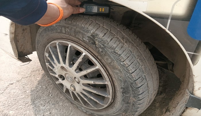 2015 Maruti Wagon R 1.0 LXI, Petrol, Manual, 1,24,967 km, tyre