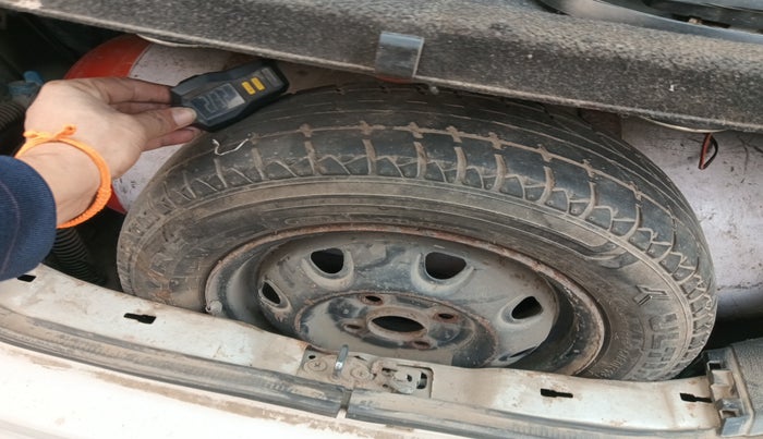 2015 Maruti Wagon R 1.0 LXI, Petrol, Manual, 1,24,967 km, tyre