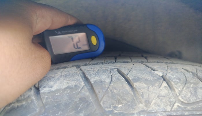 2014 Hyundai New Elantra 1.8 SX MT VTVT, Petrol, Manual, 1,23,930 km, tyre