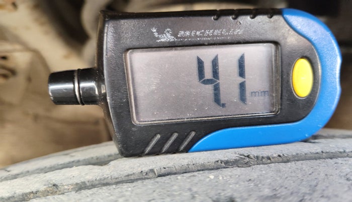 2013 Hyundai i10 ERA 1.1, Petrol, Manual, 85,246 km, tyre