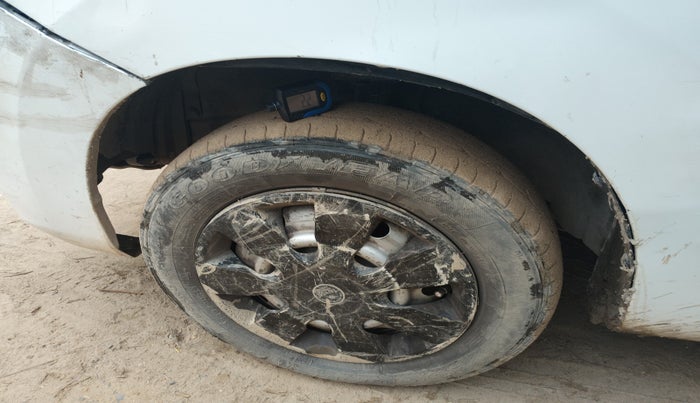 2014 Maruti Wagon R 1.0 LXI CNG, Petrol, Manual, 1,45,224 km, tyre