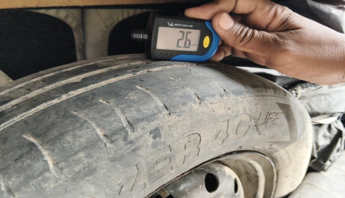 2015 Maruti Wagon R 1.0 LXI, Petrol, Manual, 1,06,408 km, tyre