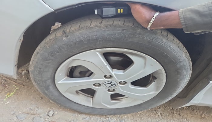 2014 Honda City 1.5L I-VTEC V MT, Petrol, Manual, 1,01,983 km, tyre