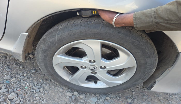 2014 Honda City 1.5L I-VTEC V MT, Petrol, Manual, 1,01,983 km, tyre