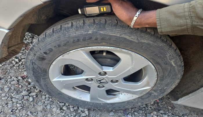 2014 Honda City 1.5L I-VTEC V MT, Petrol, Manual, 1,01,983 km, tyre