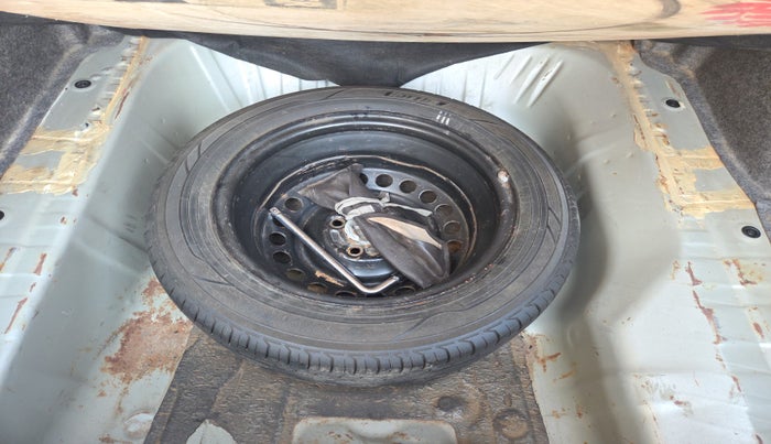 2014 Honda City 1.5L I-VTEC V MT, Petrol, Manual, 1,01,983 km, tyre