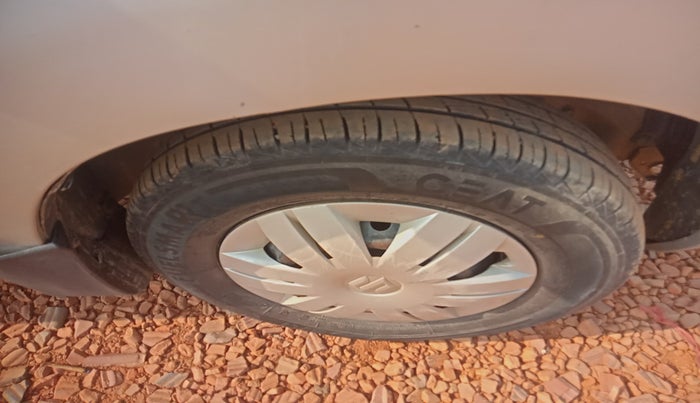 2014 Maruti Alto 800 VXI, Petrol, Manual, 1,00,895 km, tyre