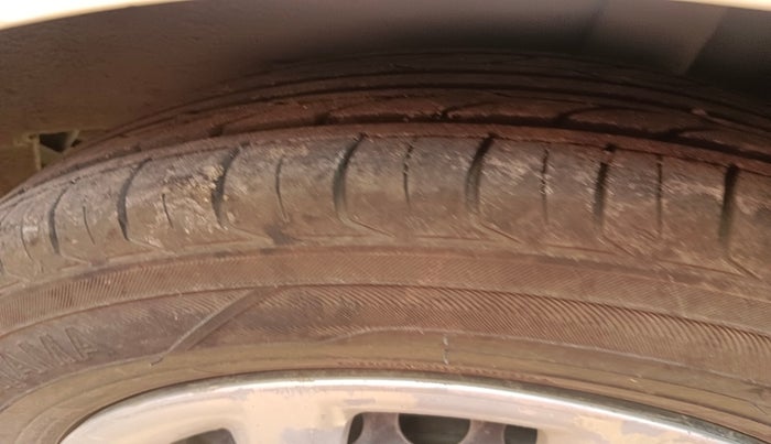 2017 Hyundai Grand i10 SPORTZ U2 1.2 CRDI, Diesel, Manual, 1,58,341 km, tyre