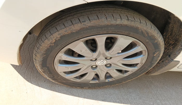 2016 Maruti Baleno ZETA PETROL 1.2, Petrol, Manual, 1,21,532 km, tyre