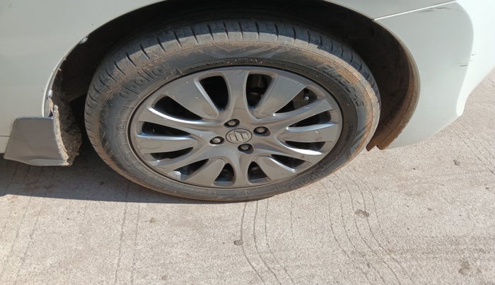 2016 Maruti Baleno ZETA PETROL 1.2, Petrol, Manual, 1,21,532 km, tyre