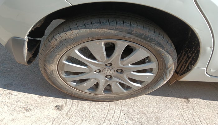 2016 Maruti Baleno ZETA PETROL 1.2, Petrol, Manual, 1,21,532 km, tyre